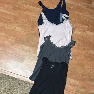 Fitted Black Sleeveless Tank Top